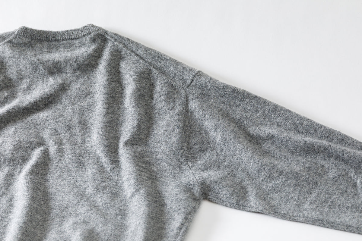 Nikki ESSENTIAL PIECE / Lightweight All-yak Crewneck - Gray
