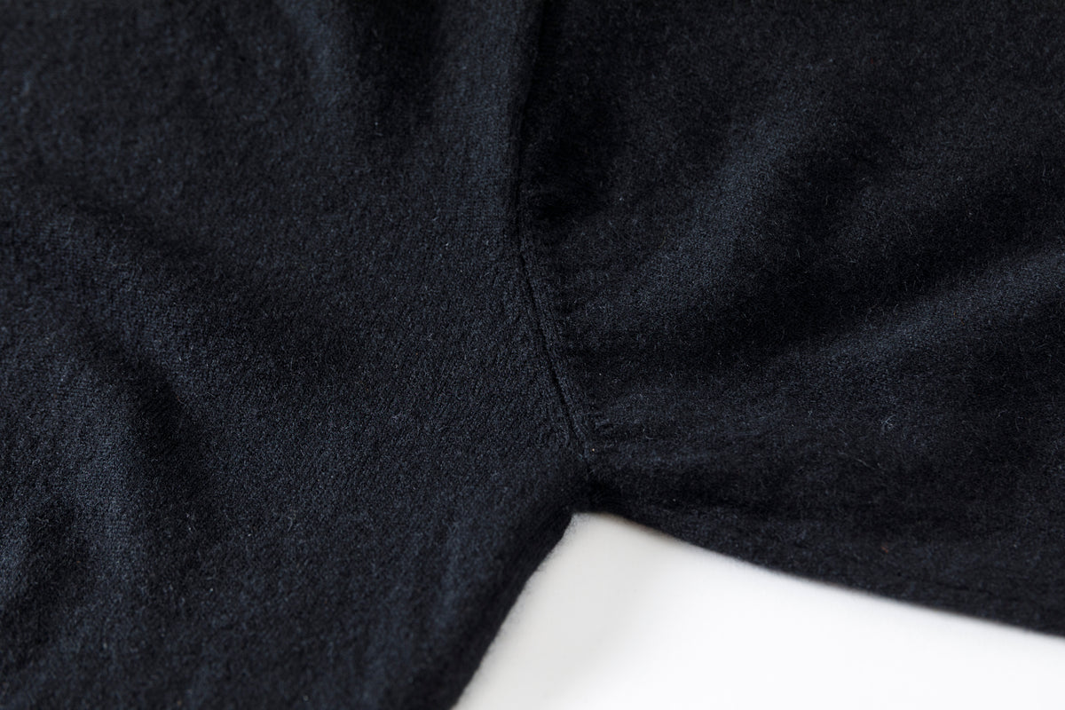 Nikki ESSENTIAL PIECE / Lightweight All-yak Crewneck - Black
