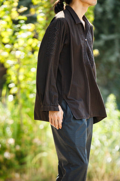 SARTO / COTTON CHANMBRAY EMBROIGERY SHIRT - DARK BROWN