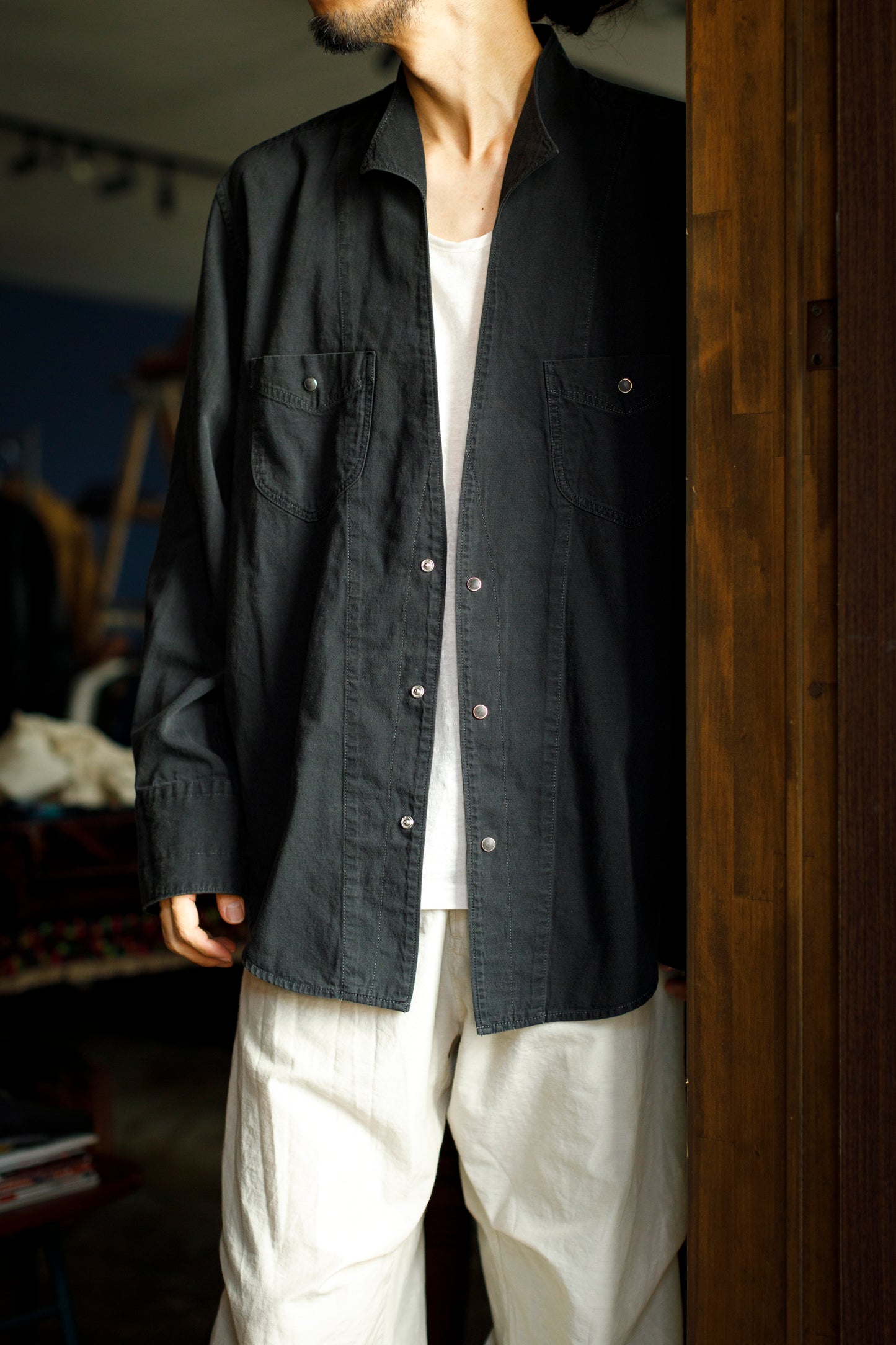 SARTO / LIGHT SELVAGE DENIM WING COLLAR SHIRT - WASHED BLACK