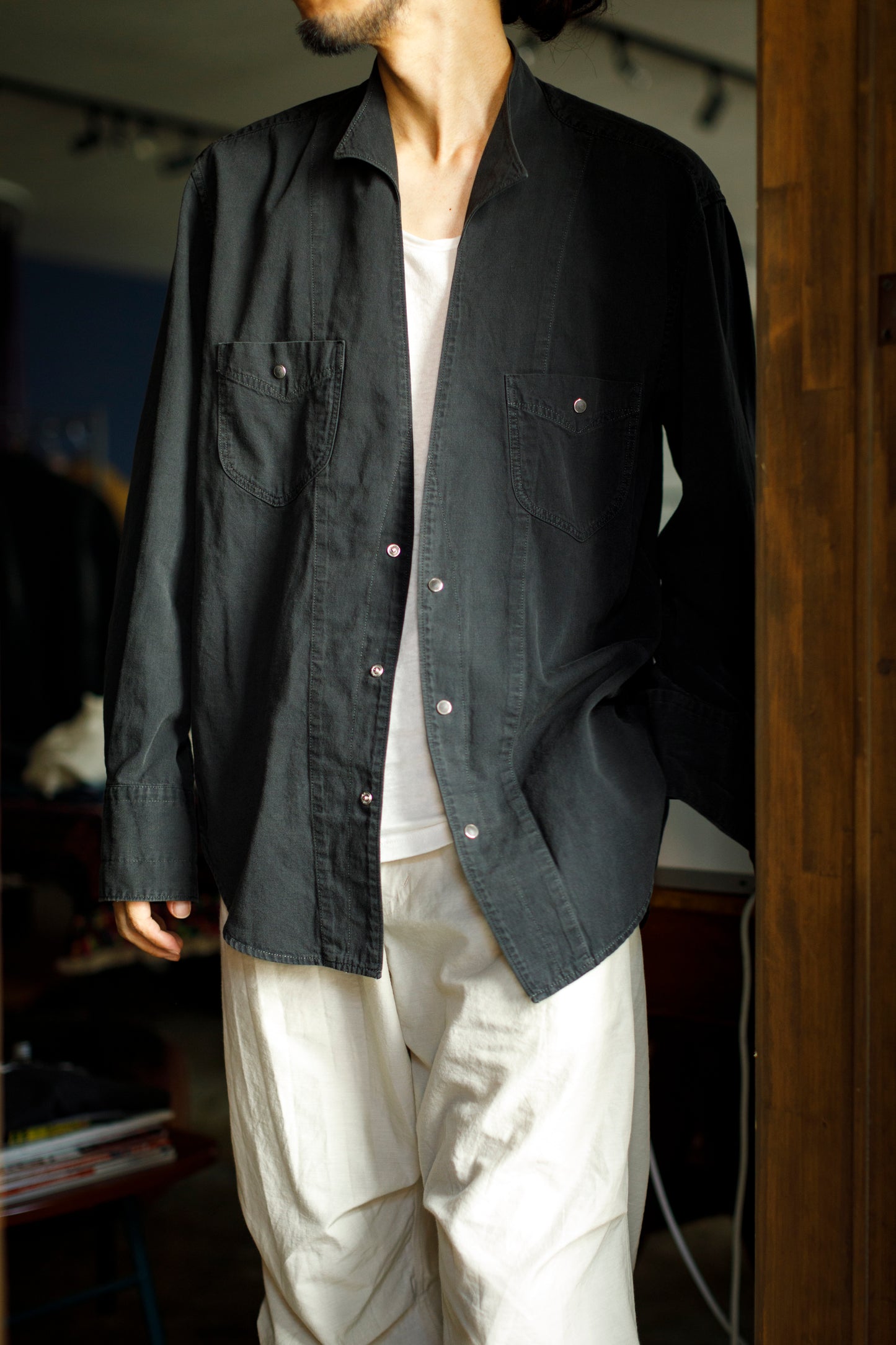 SARTO / LIGHT SELVAGE DENIM WING COLLAR SHIRT - WASHED BLACK