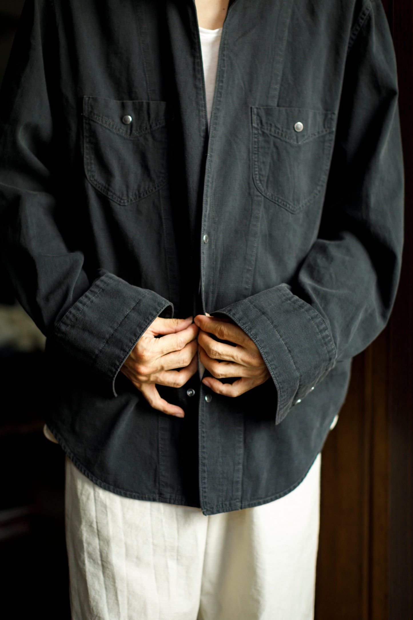 SARTO / LIGHT SELVAGE DENIM WING COLLAR SHIRT - WASHED BLACK