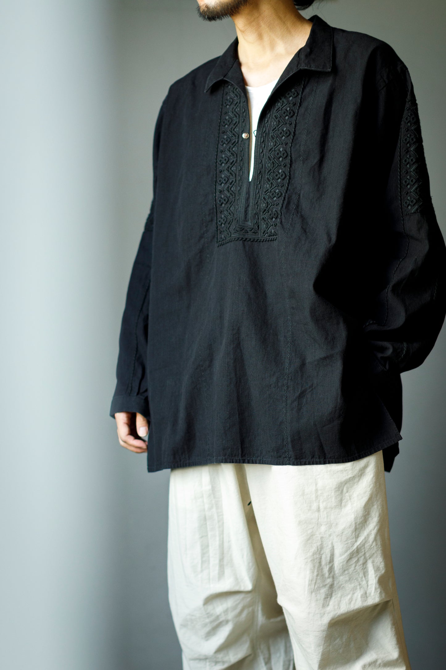 SARTO / COTTON CHANMBRAY EMBROIGERY SHIRT - BLACK