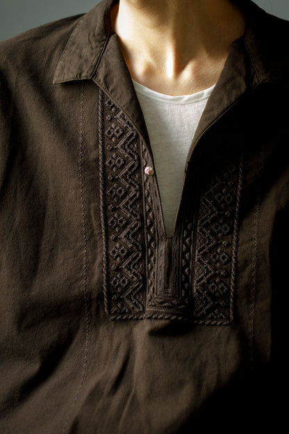 SARTO / COTTON CHANMBRAY EMBROIGERY SHIRT - DARK BROWN
