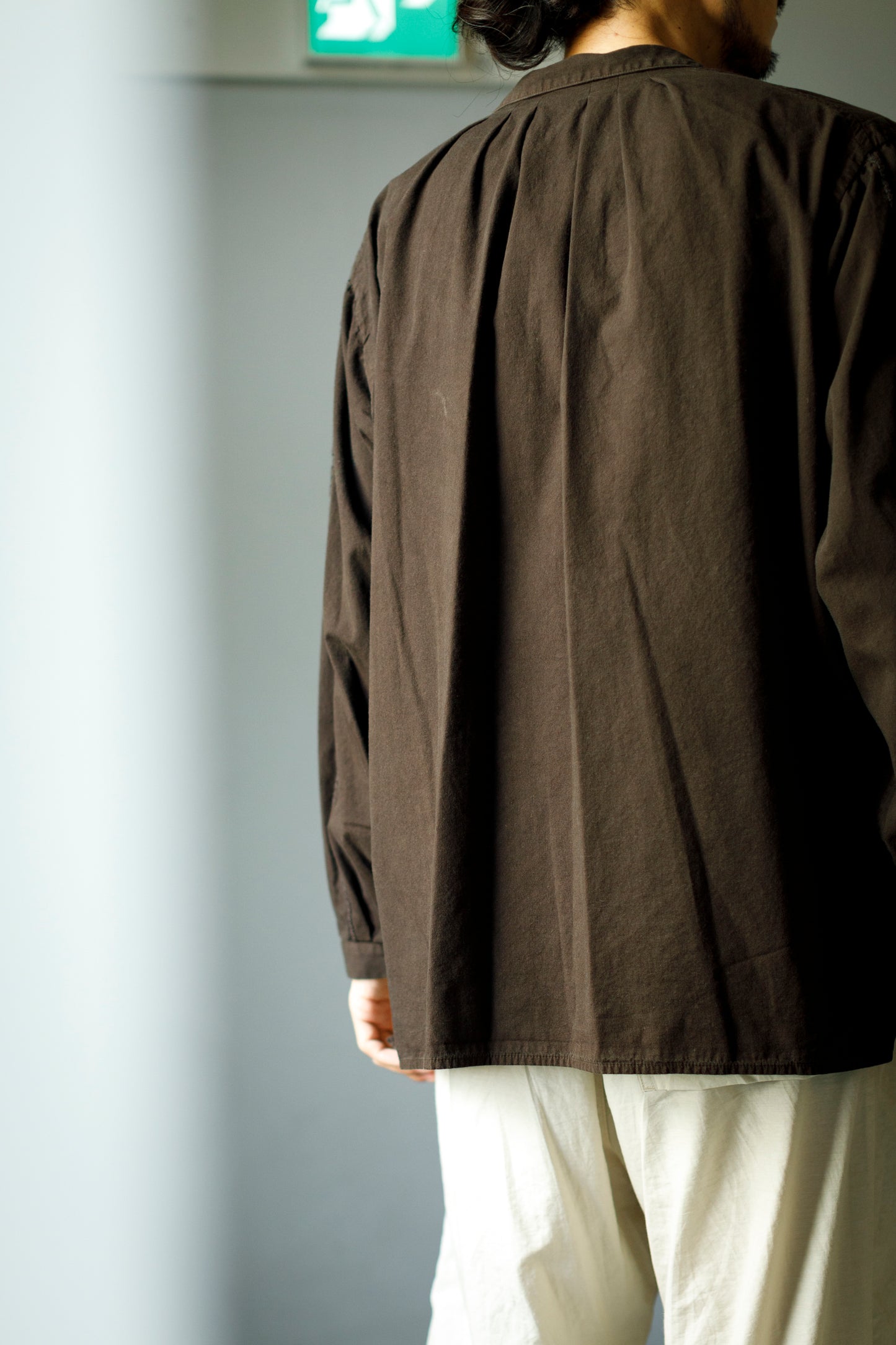SARTO / COTTON CHANMBRAY EMBROIGERY SHIRT - DARK BROWN