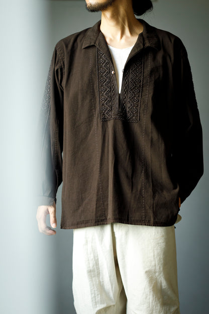 SARTO / COTTON CHANMBRAY EMBROIGERY SHIRT - DARK BROWN