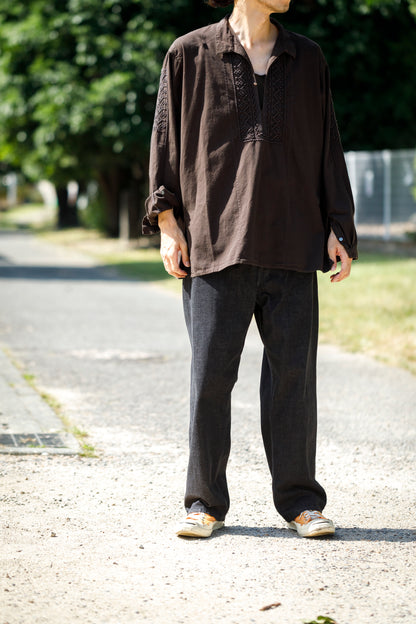 SARTO / COTTON CHANMBRAY EMBROIGERY SHIRT - DARK BROWN