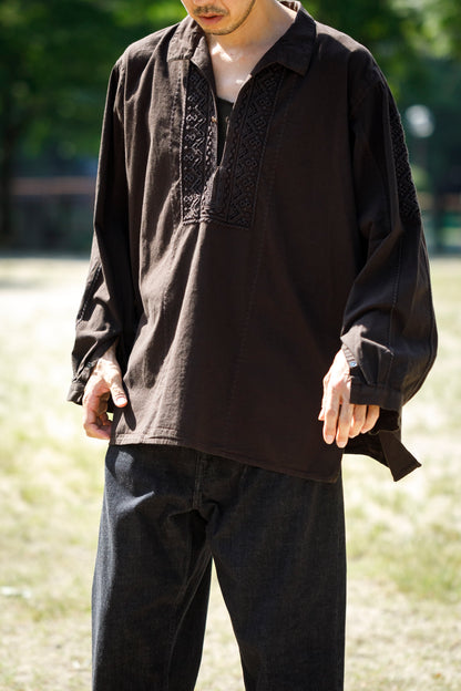 SARTO / COTTON CHANMBRAY EMBROIGERY SHIRT - DARK BROWN