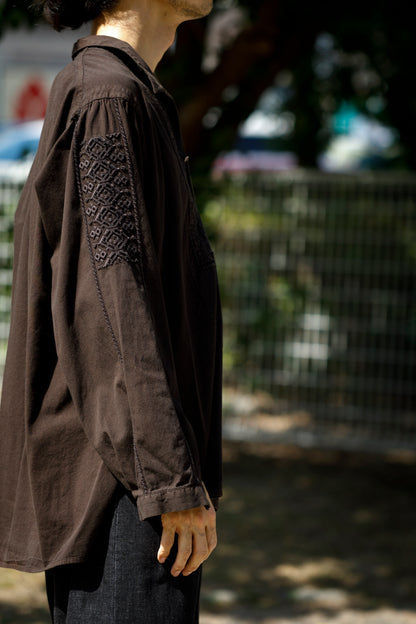 SARTO / COTTON CHANMBRAY EMBROIGERY SHIRT - DARK BROWN