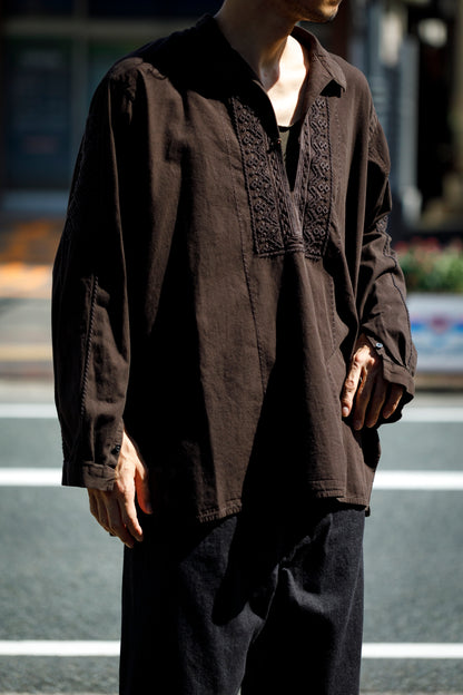 SARTO / COTTON CHANMBRAY EMBROIGERY SHIRT - DARK BROWN