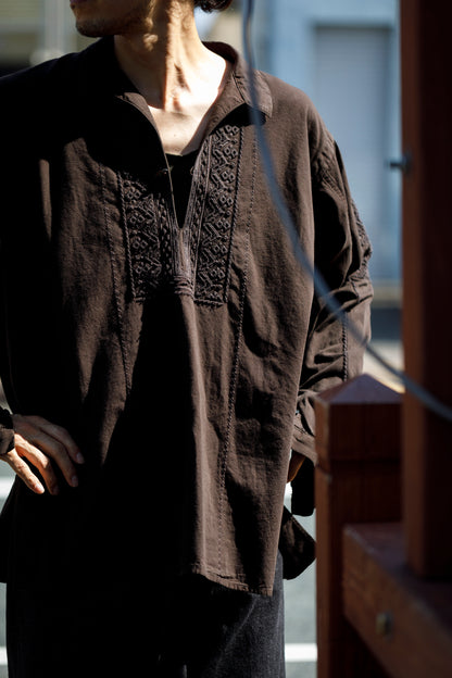SARTO / COTTON CHANMBRAY EMBROIGERY SHIRT - DARK BROWN