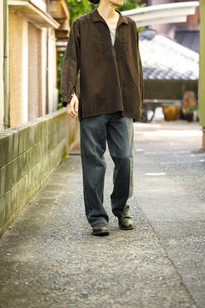 SARTO / COTTON CHANMBRAY EMBROIGERY SHIRT - DARK BROWN