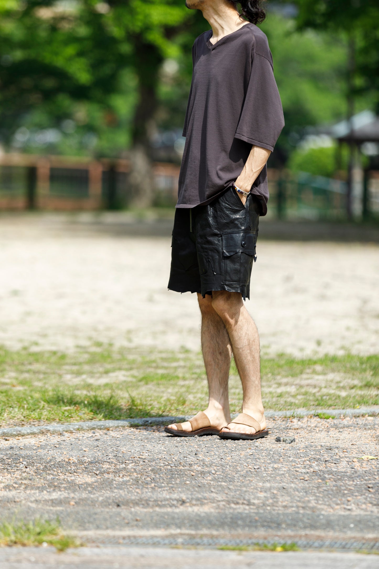 Nikki ESSENTIAL PIECE / Hight Twist V-neck Foot Ball Tee - Brown